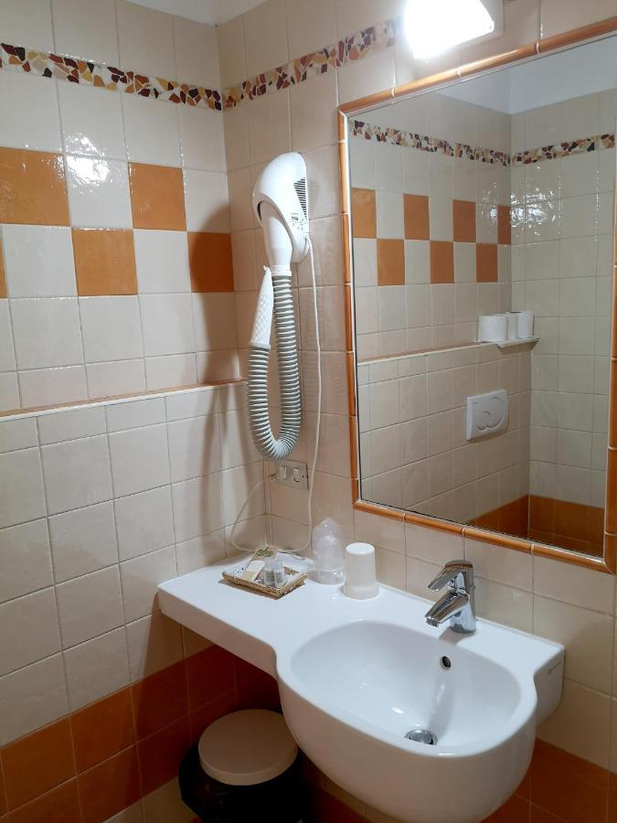 Hotel Villa Milano Peio Fonti Bagian luar foto
